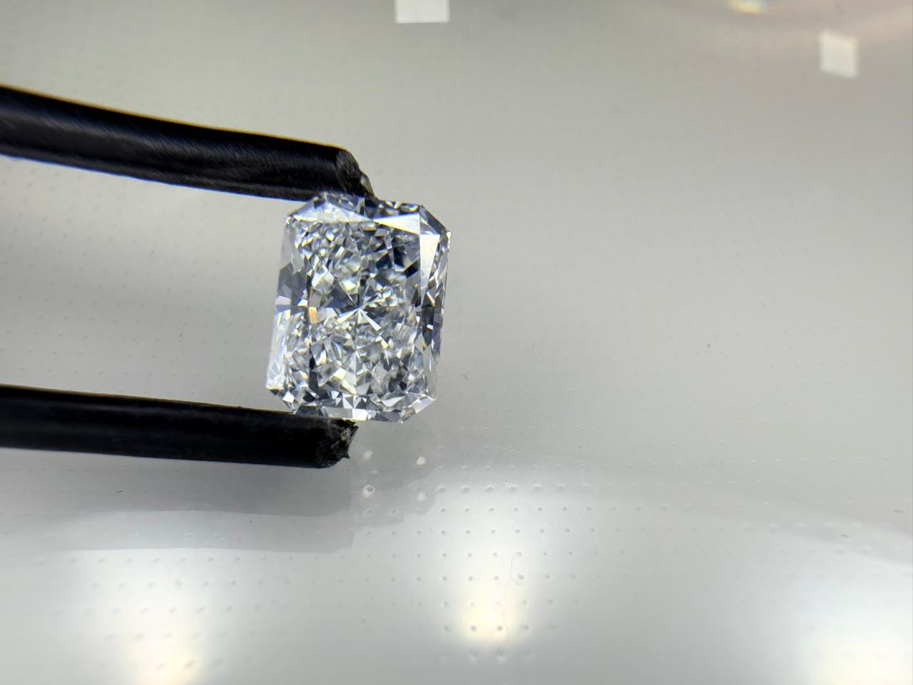 Radiant Cut Lab Grown Diamond | Rectangular Brilliant Diamond for Engagement Ring, Pendant & Custom Jewelry | IGI Certified (On Request)